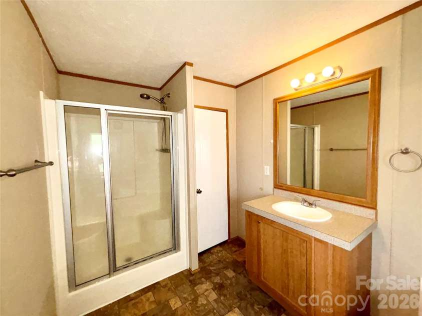 72 Greenleaf Road, Hendersonville, NC 28739.  MLS# CAR4415072, YatesRealty ID 44807. 