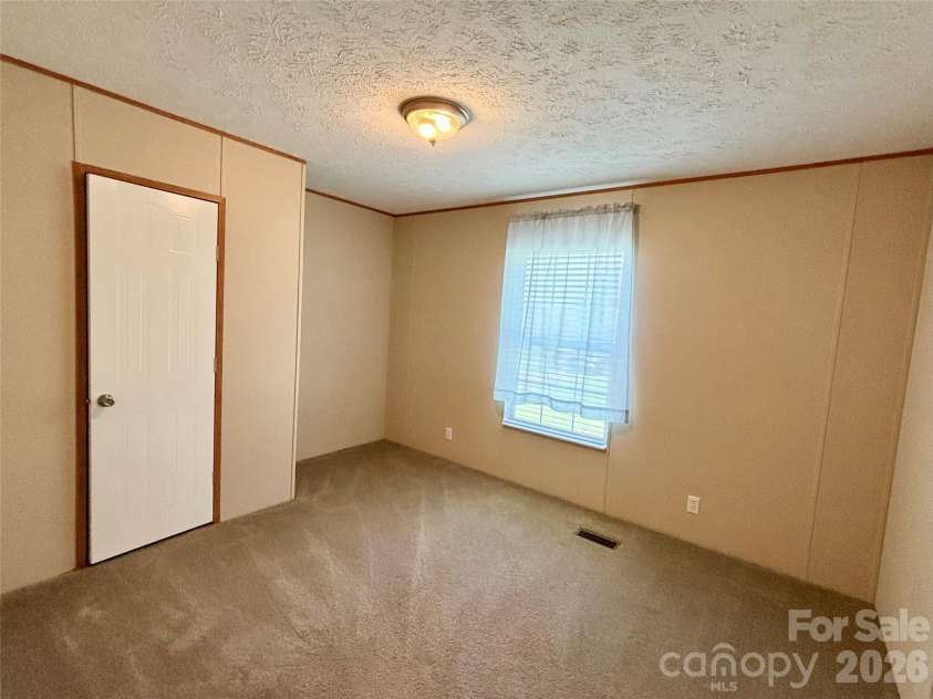 72 Greenleaf Road, Hendersonville, NC 28739.  MLS# CAR4415072, YatesRealty ID 44807. 