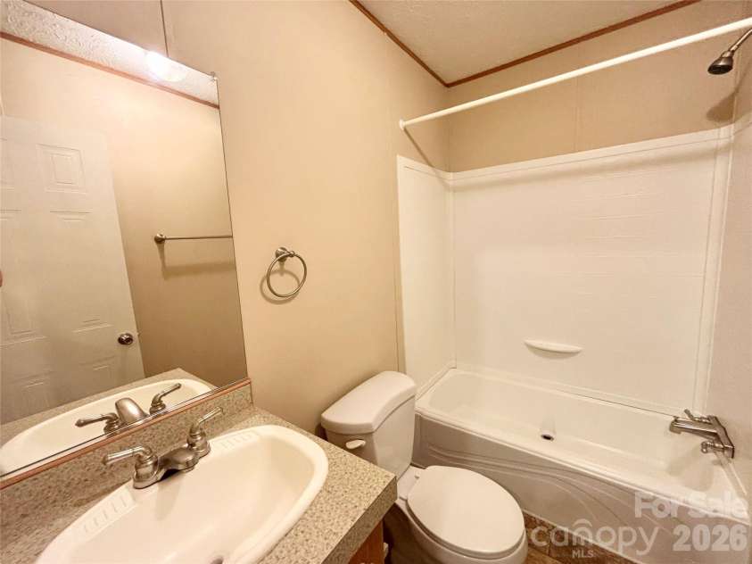 72 Greenleaf Road, Hendersonville, NC 28739.  MLS# CAR4415072, YatesRealty ID 44807. 