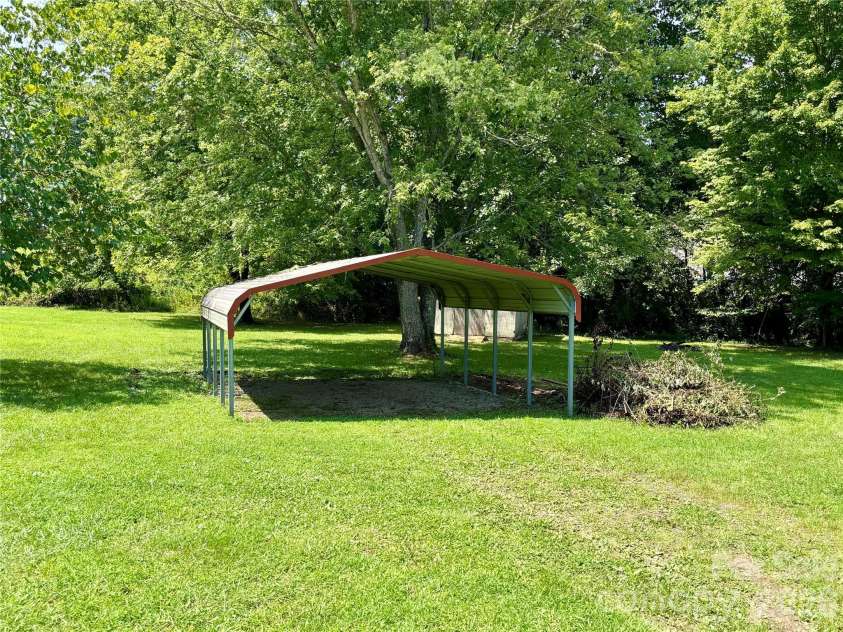 72 Greenleaf Road, Hendersonville, NC 28739.  MLS# CAR4415072, YatesRealty ID 44807. 