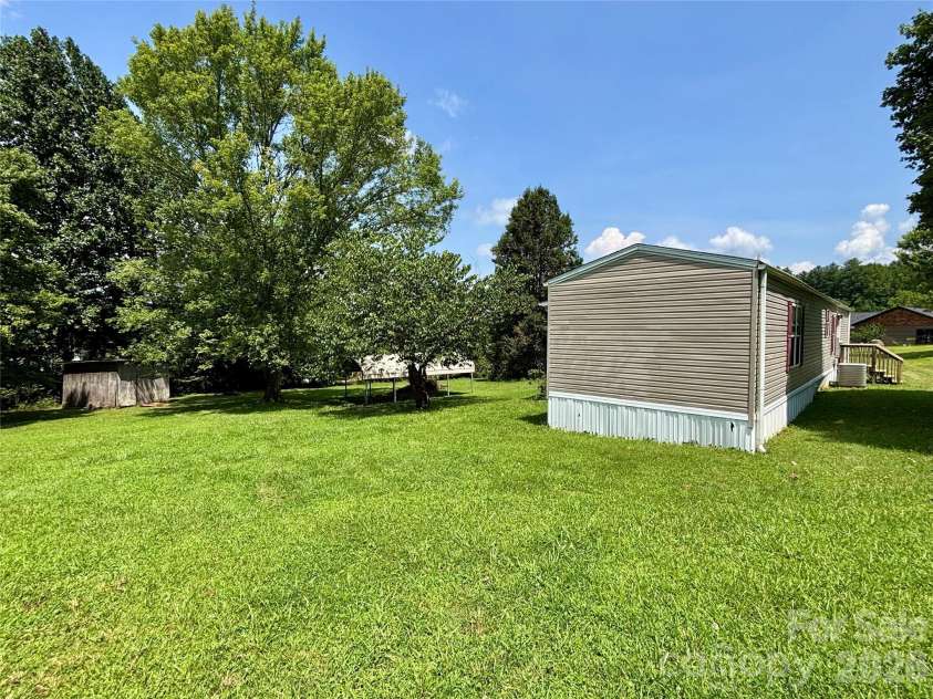 72 Greenleaf Road, Hendersonville, NC 28739.  MLS# CAR4415072, YatesRealty ID 44807. 