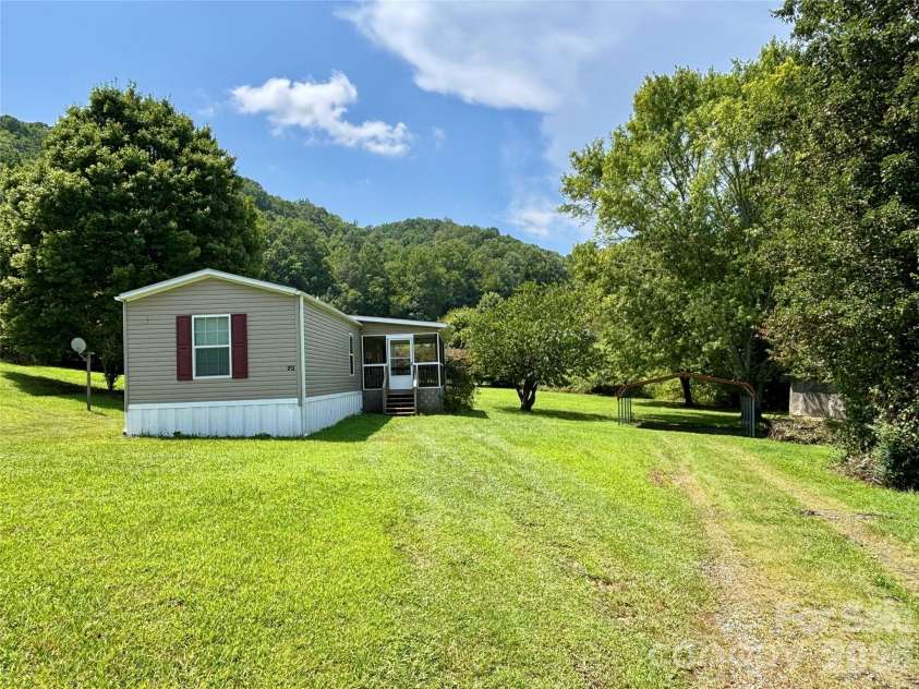 72 Greenleaf Road, Hendersonville, NC 28739.  MLS# CAR4415072, YatesRealty ID 44807. 