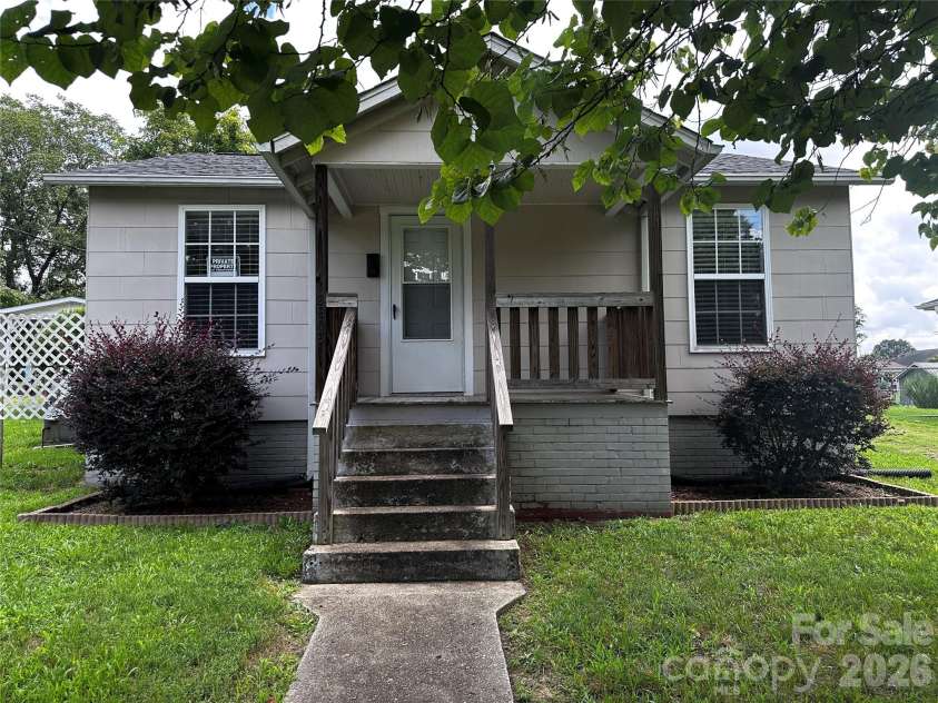 2202 Brookview Avenue, Kannapolis, NC 28081.  MLS# CAR4411007, YatesRealty ID 44808. 2202 Brookview Ave.