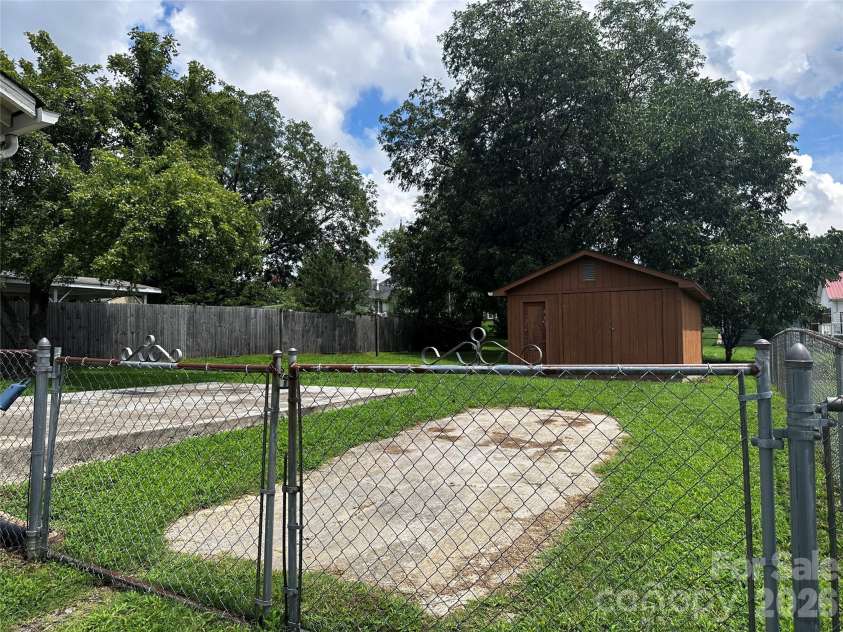 2202 Brookview Avenue, Kannapolis, NC 28081.  MLS# CAR4411007, YatesRealty ID 44808. Back Yard