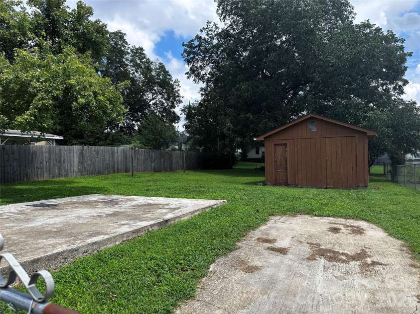 2202 Brookview Avenue, Kannapolis, NC 28081.  MLS# CAR4411007, YatesRealty ID 44808. Fenced in back yard