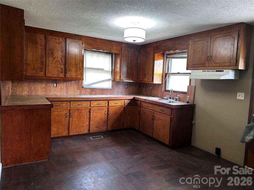 2202 Brookview Avenue, Kannapolis, NC 28081.  MLS# CAR4411007, YatesRealty ID 44808. Kitchen