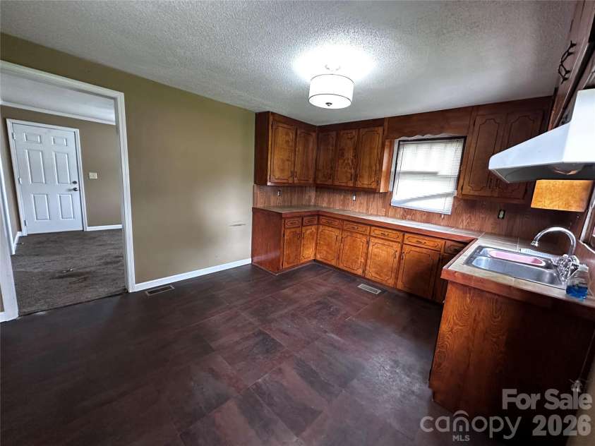 2202 Brookview Avenue, Kannapolis, NC 28081.  MLS# CAR4411007, YatesRealty ID 44808. Kitchen