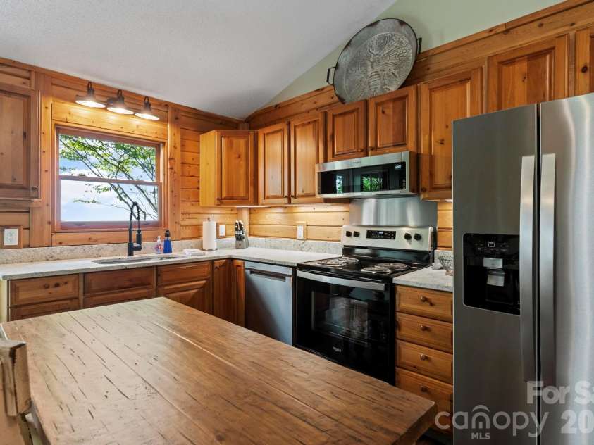 345 Chalk Dust Trail, Purlear, NC 28665.  MLS# CAR4415020, YatesRealty ID 44809. Granite Countertops & Stainless Appliances