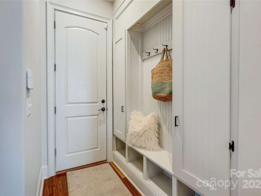 4124 Sherbrooke Drive, Charlotte, NC 28210.  MLS# CAR4224461, YatesRealty ID 4481. 