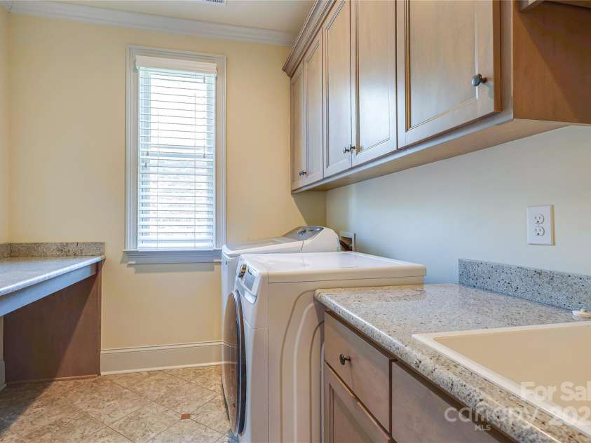 4124 Sherbrooke Drive, Charlotte, NC 28210.  MLS# CAR4224461, YatesRealty ID 4481. 