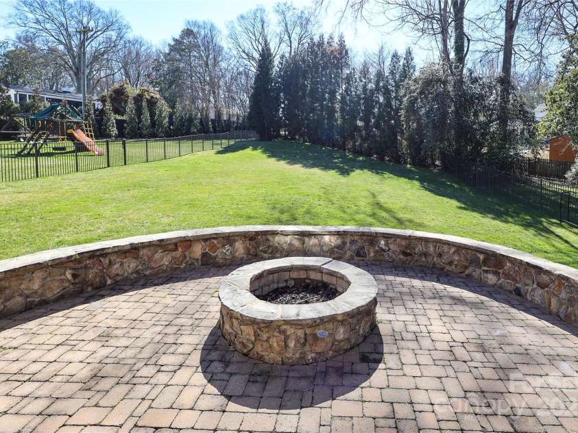 4124 Sherbrooke Drive, Charlotte, NC 28210.  MLS# CAR4224461, YatesRealty ID 4481. 