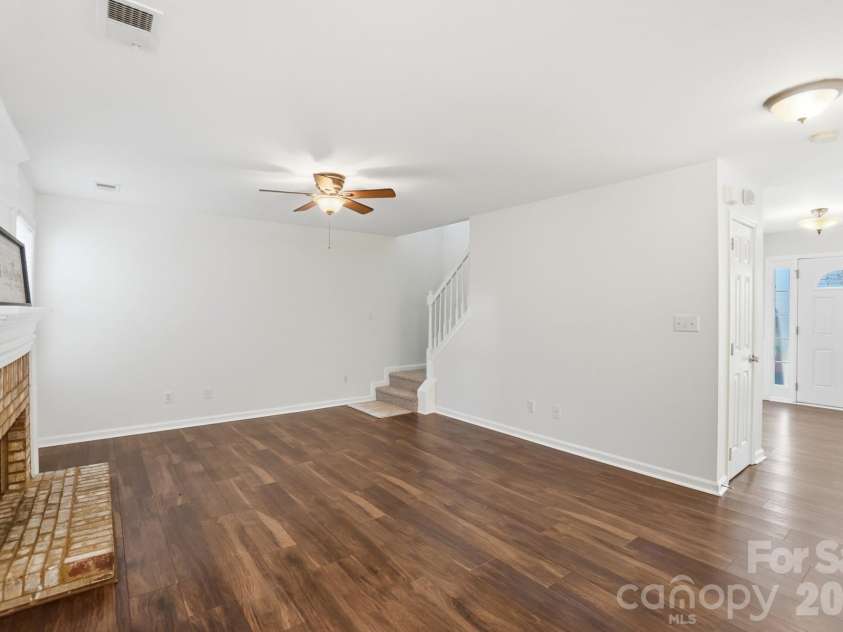 8805 Red Tail Court, Charlotte, NC 28269.  MLS# CAR4336091, YatesRealty ID 4481. Family room