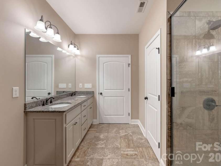 72 Summer Shade Court, Hendersonville, NC 28792.  MLS# CAR4413239, YatesRealty ID 44810. En-suite Bathroom