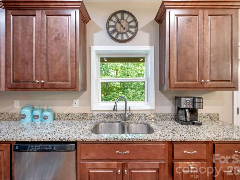 72 Summer Shade Court, Hendersonville, NC 28792.  MLS# CAR4413239, YatesRealty ID 44810. Kitchen Area