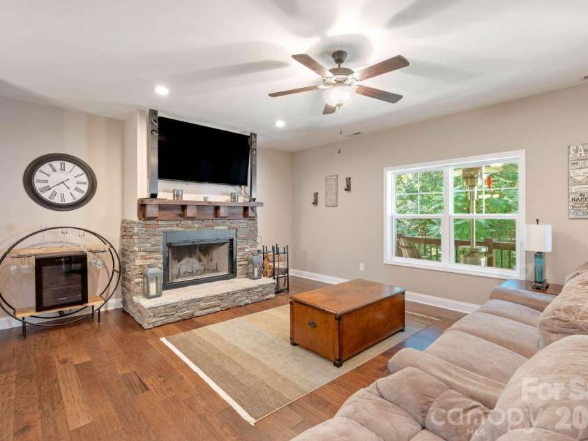 72 Summer Shade Court, Hendersonville, NC 28792.  MLS# CAR4413239, YatesRealty ID 44810. Living Area