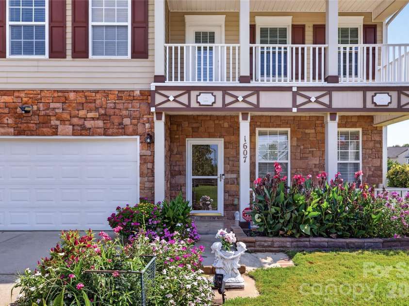 1607 Hoosac Drive, Waxhaw, NC 28173.  MLS# CAR4415250, YatesRealty ID 44812. 