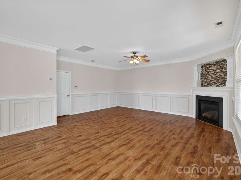 1607 Hoosac Drive, Waxhaw, NC 28173.  MLS# CAR4415250, YatesRealty ID 44812. 