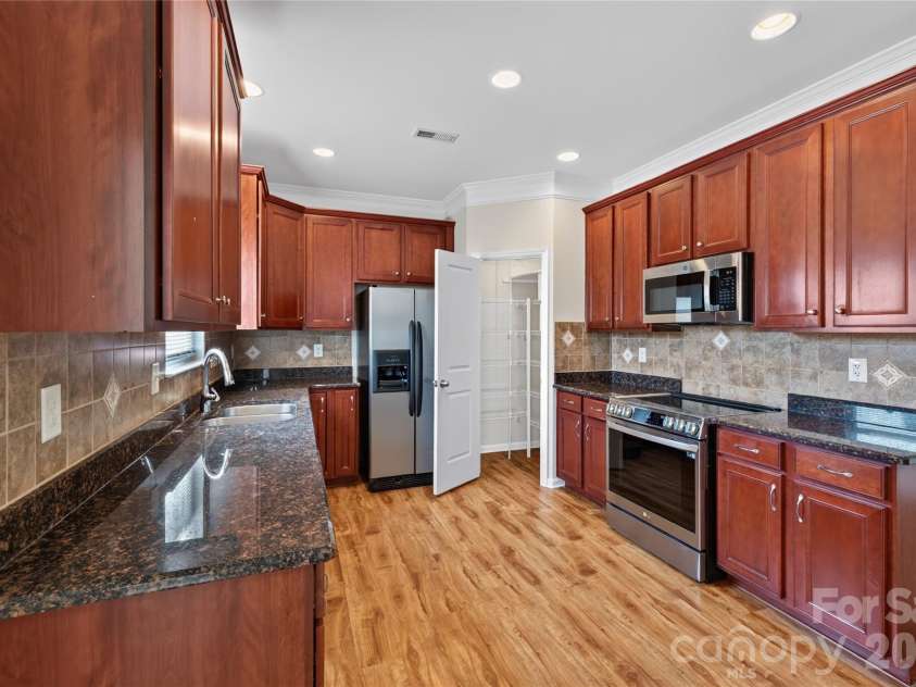 1607 Hoosac Drive, Waxhaw, NC 28173.  MLS# CAR4415250, YatesRealty ID 44812. 