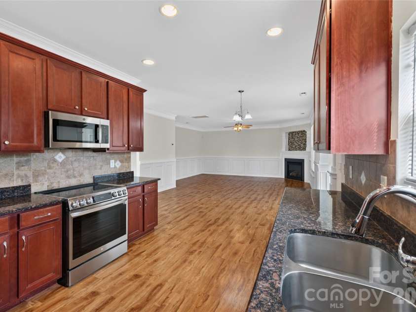 1607 Hoosac Drive, Waxhaw, NC 28173.  MLS# CAR4415250, YatesRealty ID 44812. 