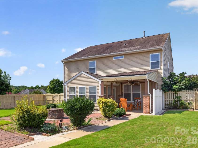 1607 Hoosac Drive, Waxhaw, NC 28173.  MLS# CAR4415250, YatesRealty ID 44812. 