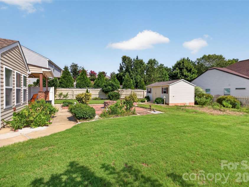 1607 Hoosac Drive, Waxhaw, NC 28173.  MLS# CAR4415250, YatesRealty ID 44812. 