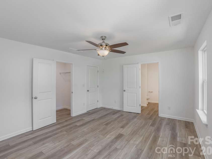 2021 Bishop Madison Lane, Charlotte, NC 28216.  MLS# CAR4415258, YatesRealty ID 44814. 