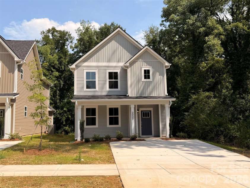 2025 Bishop Madison Lane, Charlotte, NC 28216.  MLS# CAR4415261, YatesRealty ID 44816. 