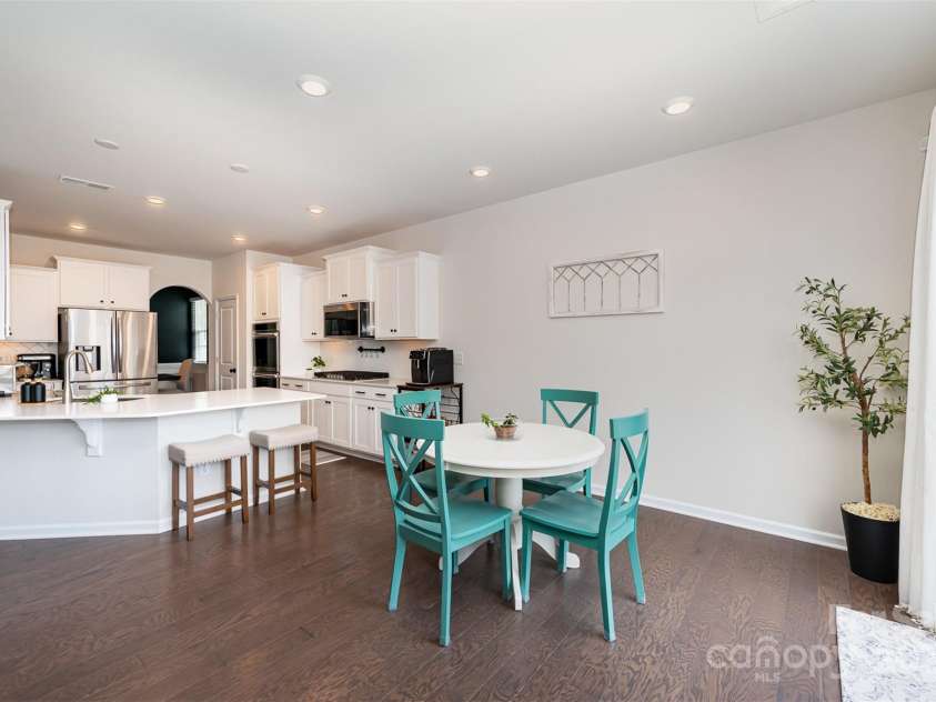 1051 Lookout Shoals Drive, Fort Mill, SC 29715.  MLS# CAR4222088, YatesRealty ID 4482. Breakfast area