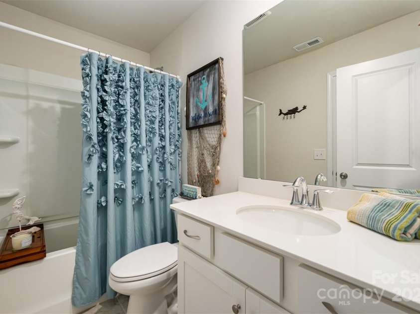1051 Lookout Shoals Drive, Fort Mill, SC 29715.  MLS# CAR4222088, YatesRealty ID 4482. Fourth full bathroom