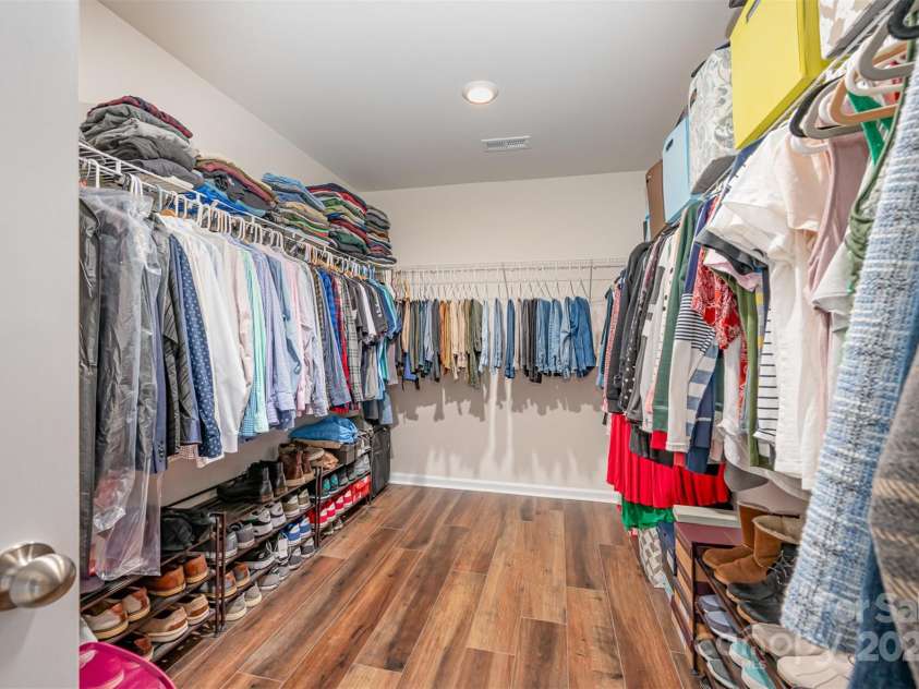 1051 Lookout Shoals Drive, Fort Mill, SC 29715.  MLS# CAR4222088, YatesRealty ID 4482. Large primary walk in closet