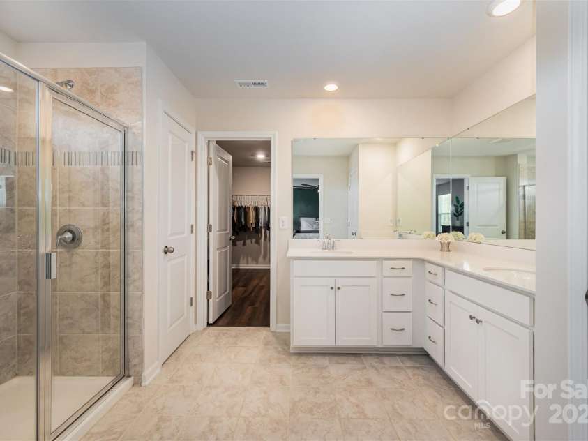 1051 Lookout Shoals Drive, Fort Mill, SC 29715.  MLS# CAR4222088, YatesRealty ID 4482. Primary bathroom