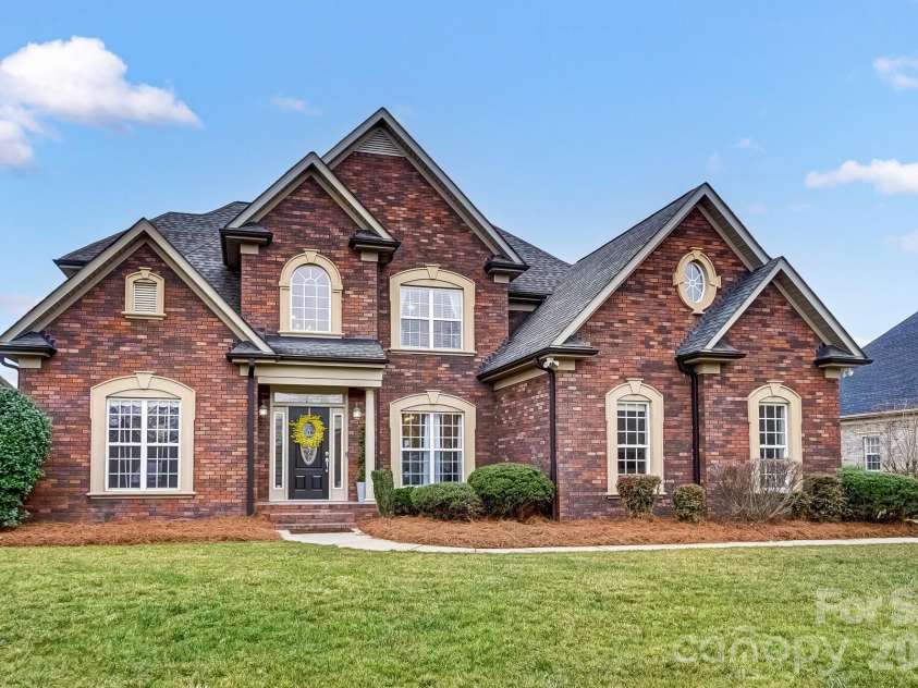 5507 Two Iron Drive, Matthews, NC 28104.  MLS# CAR4415000, YatesRealty ID 44821. 