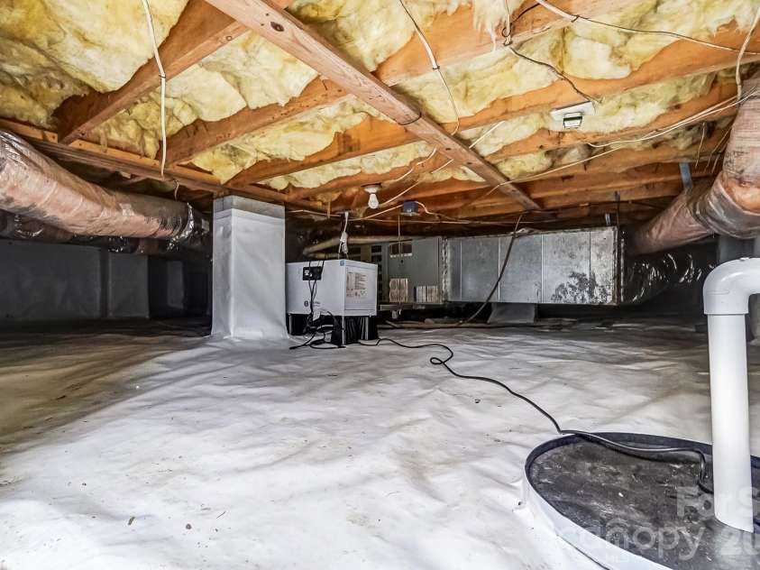 5507 Two Iron Drive, Matthews, NC 28104.  MLS# CAR4415000, YatesRealty ID 44821. 