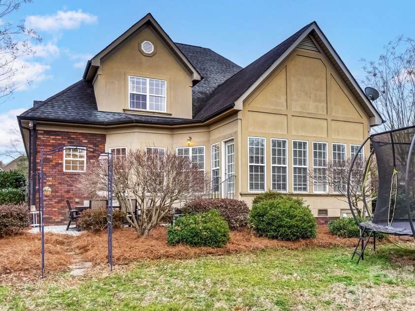 5507 Two Iron Drive, Matthews, NC 28104.  MLS# CAR4415000, YatesRealty ID 44821. 