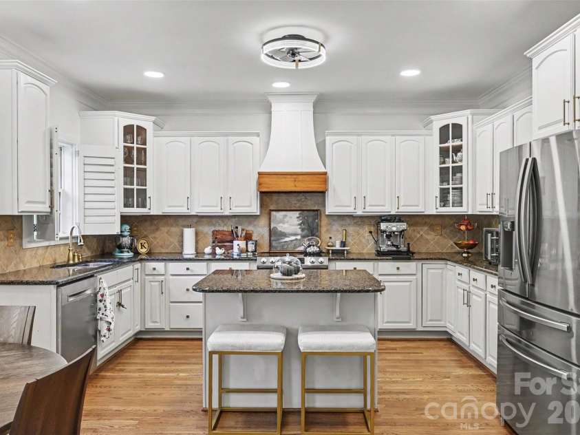 5507 Two Iron Drive, Matthews, NC 28104.  MLS# CAR4415000, YatesRealty ID 44821. 