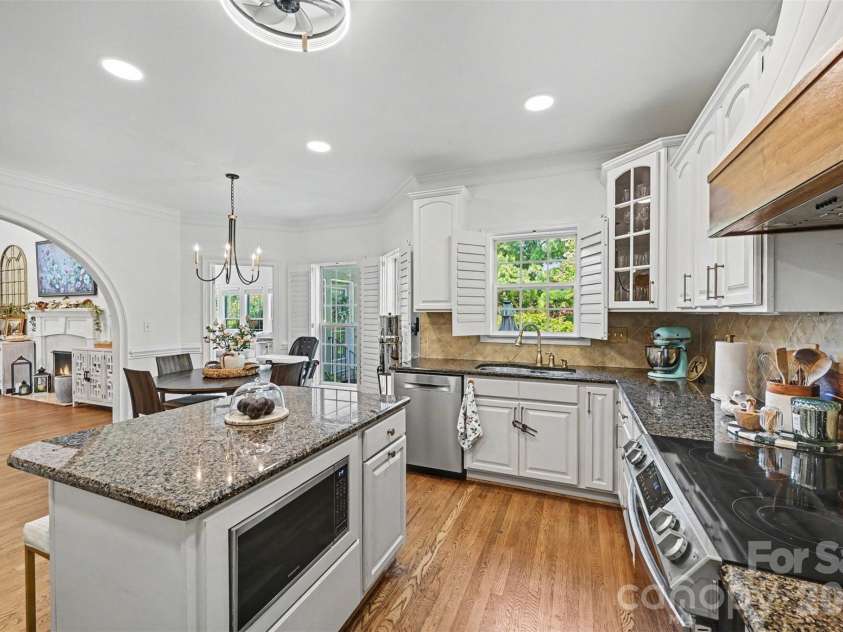 5507 Two Iron Drive, Matthews, NC 28104.  MLS# CAR4415000, YatesRealty ID 44821. 