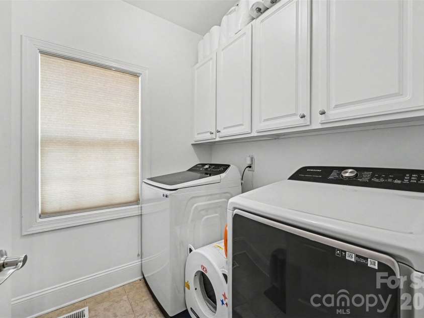 5507 Two Iron Drive, Matthews, NC 28104.  MLS# CAR4415000, YatesRealty ID 44821. 