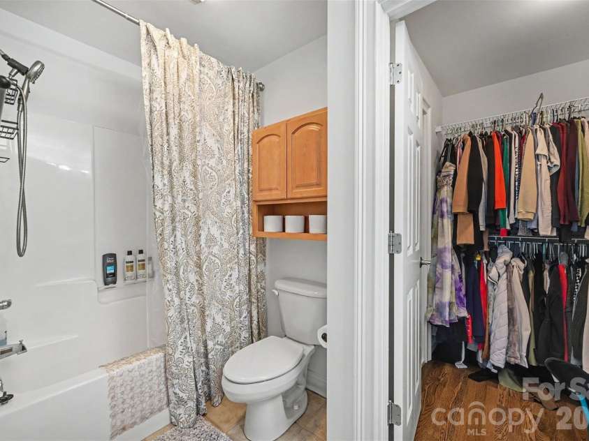 5507 Two Iron Drive, Matthews, NC 28104.  MLS# CAR4415000, YatesRealty ID 44821. 