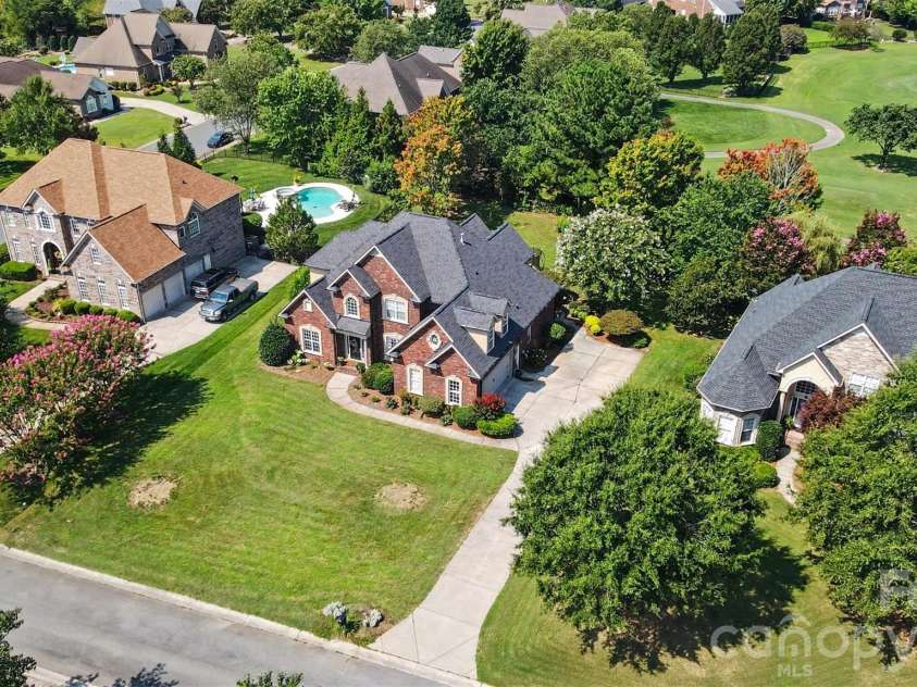 5507 Two Iron Drive, Matthews, NC 28104.  MLS# CAR4415000, YatesRealty ID 44821. 
