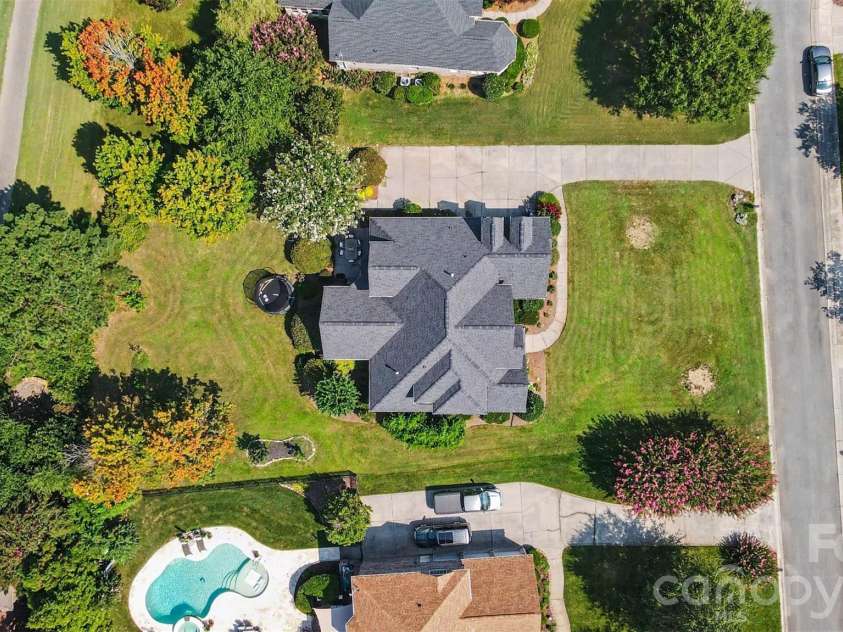 5507 Two Iron Drive, Matthews, NC 28104.  MLS# CAR4415000, YatesRealty ID 44821. 