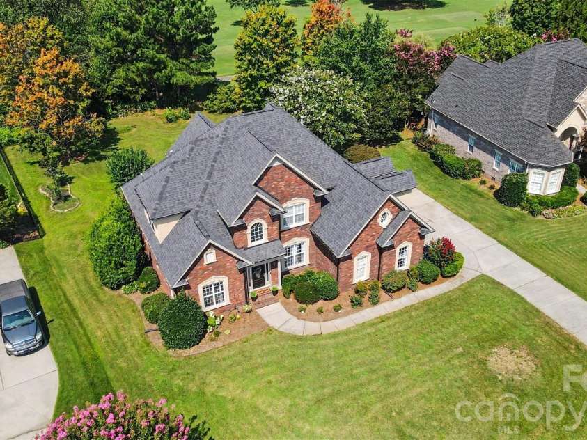 5507 Two Iron Drive, Matthews, NC 28104.  MLS# CAR4415000, YatesRealty ID 44821. 