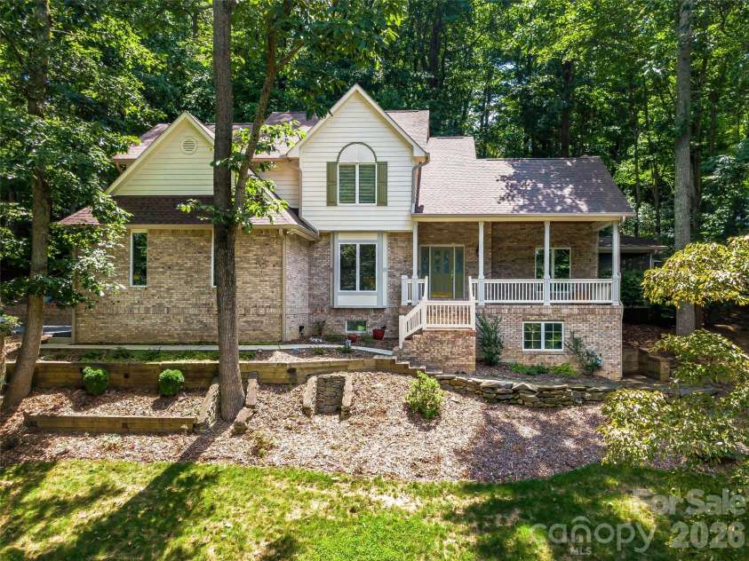 105 Galloway Drive, Asheville, NC 28803.  MLS# CAR4413973, YatesRealty ID 44825. 