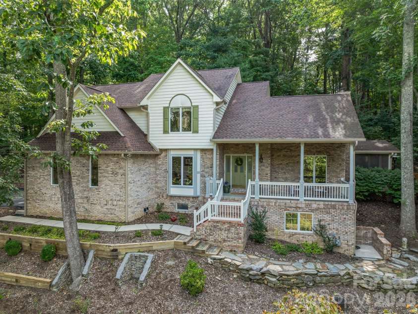 105 Galloway Drive, Asheville, NC 28803.  MLS# CAR4413973, YatesRealty ID 44825. 