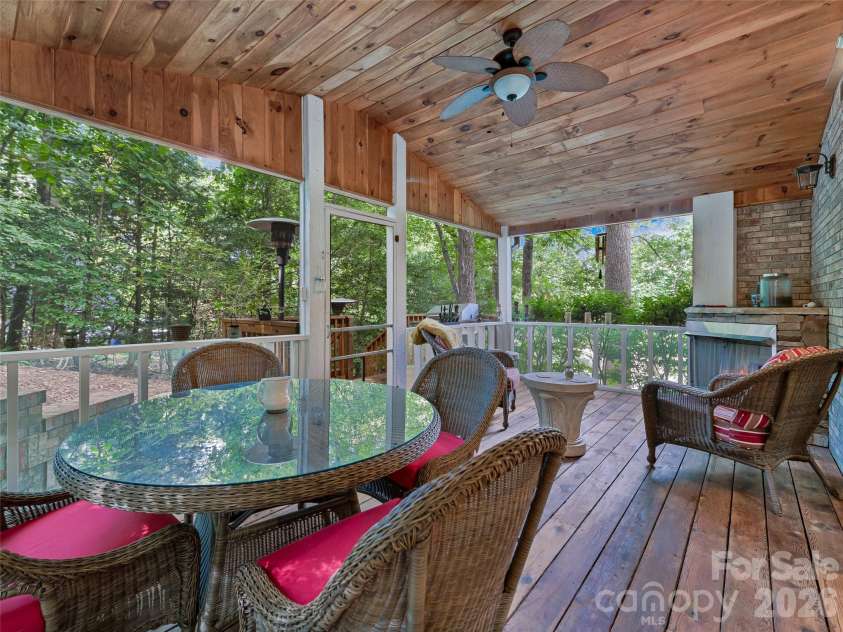 105 Galloway Drive, Asheville, NC 28803.  MLS# CAR4413973, YatesRealty ID 44825. 