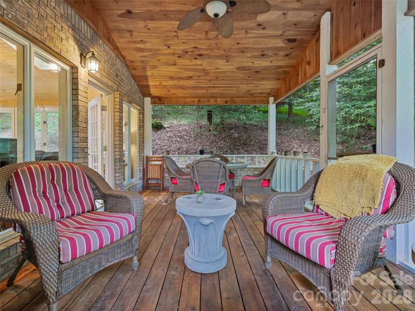 105 Galloway Drive, Asheville, NC 28803.  MLS# CAR4413973, YatesRealty ID 44825. 