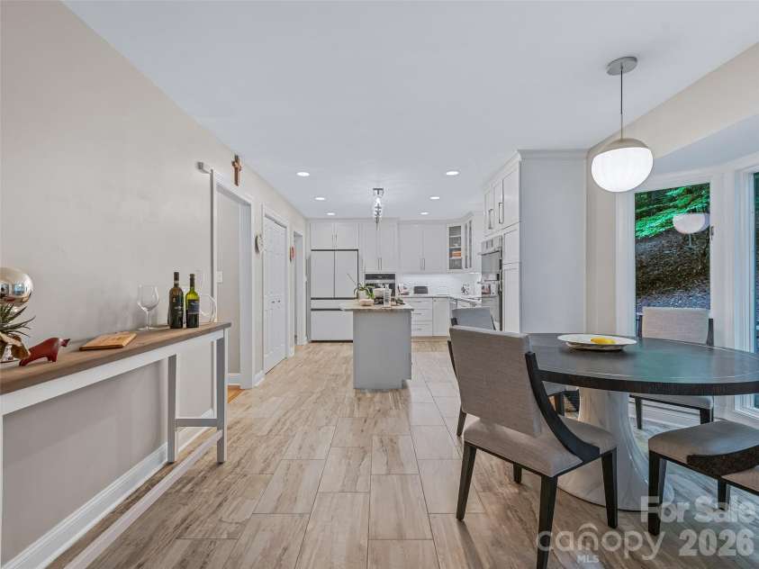 105 Galloway Drive, Asheville, NC 28803.  MLS# CAR4413973, YatesRealty ID 44825. 