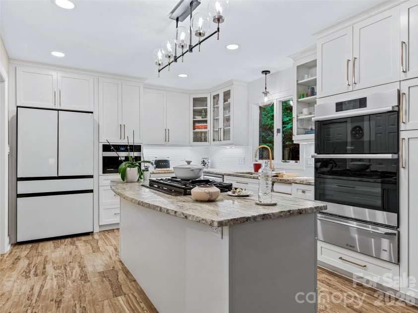 105 Galloway Drive, Asheville, NC 28803.  MLS# CAR4413973, YatesRealty ID 44825. 