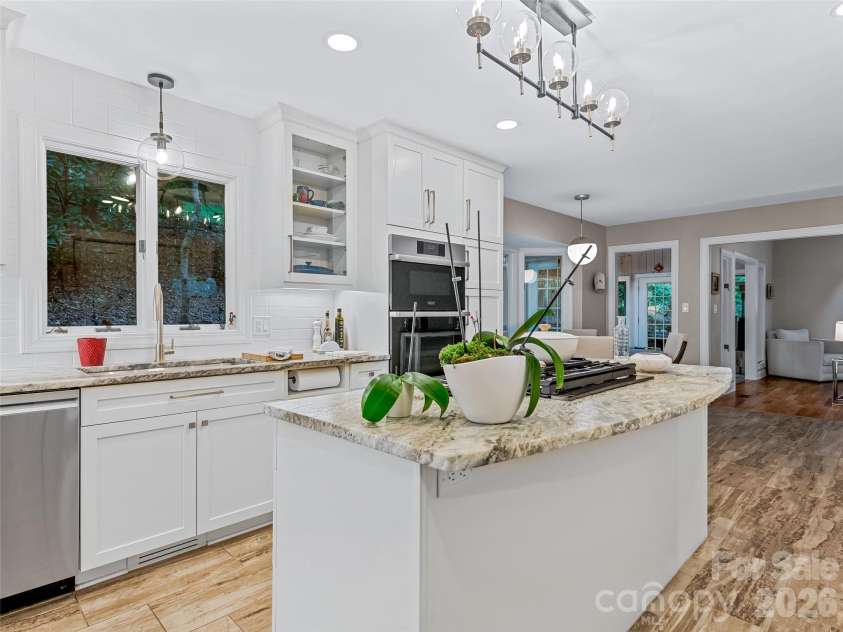 105 Galloway Drive, Asheville, NC 28803.  MLS# CAR4413973, YatesRealty ID 44825. 