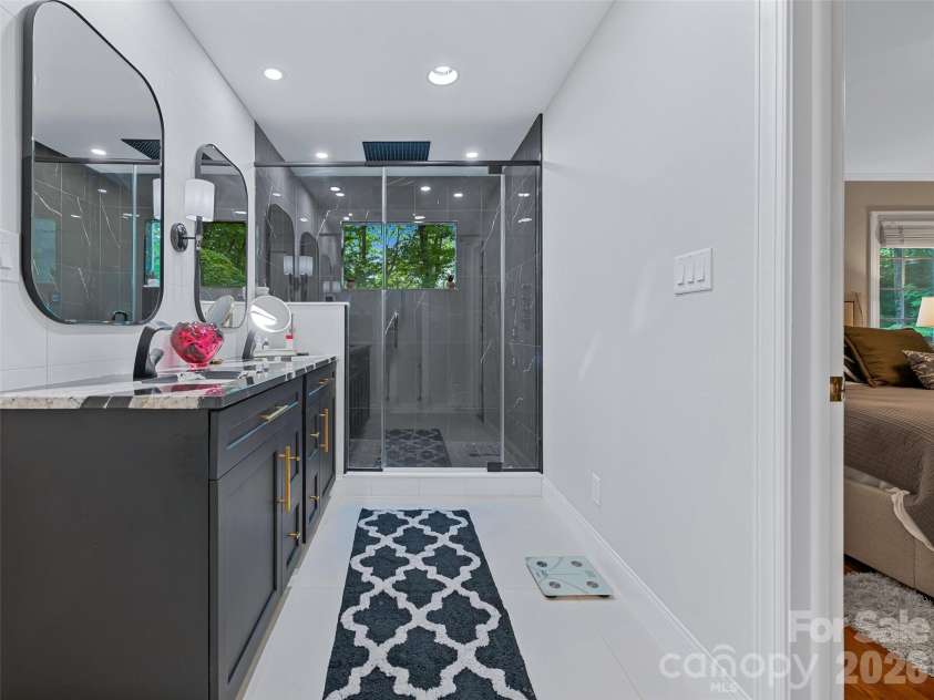 105 Galloway Drive, Asheville, NC 28803.  MLS# CAR4413973, YatesRealty ID 44825. 