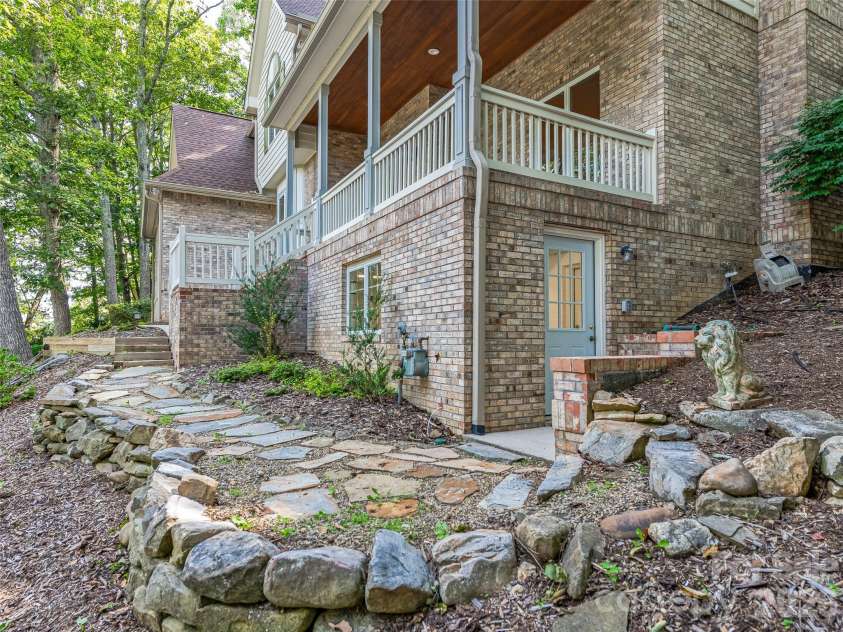 105 Galloway Drive, Asheville, NC 28803.  MLS# CAR4413973, YatesRealty ID 44825. 